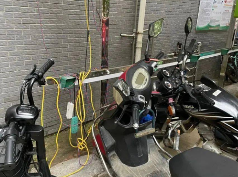 電單車充電樁，智能無(wú)線充電樁，智能掃碼電動(dòng)自行車充電樁廠家